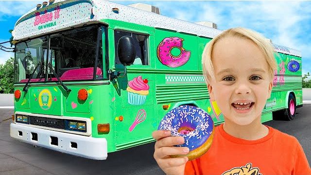 Крис и Майкл исследуют новый Uncle's Food Truck!