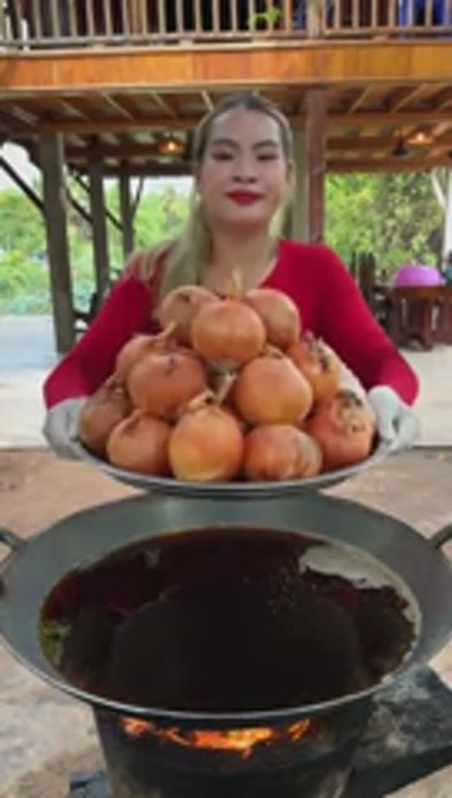 Готовим хрустящий жареный лук во фритюре.