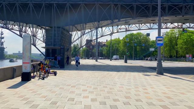 Москва стала просто потрясающей ☀️ Солнечная прогулка вдоль реки