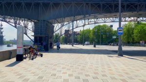 Москва стала просто потрясающей ☀️ Солнечная прогулка вдоль реки