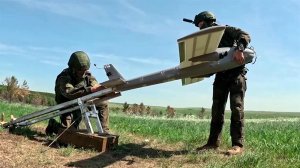 Инструкторы с боевым опытом учат российских бойцов управлять беспилотниками разных типов.