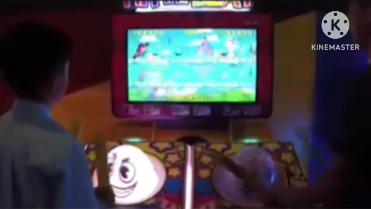 Japanese Arcade Game Hit The Beat 4 Player Challenge! смотреть онлайн