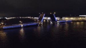 Лучше один раз увидеть - ночная прогулка по Неве под разводными мостами