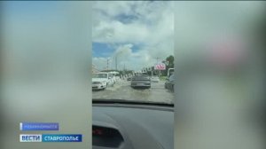 В Невинномысске под воду ушли дороги, вода зашла и в дома