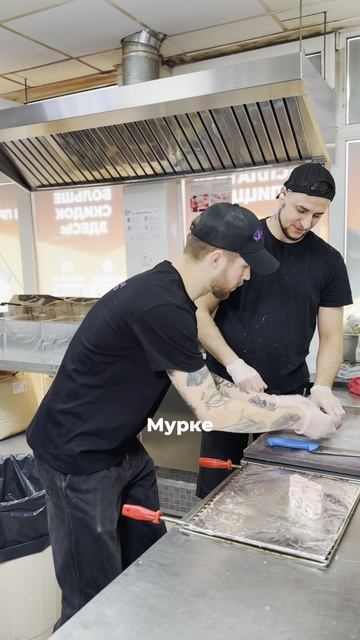 Покормили бы кота или сами съели? 🤤