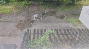 в деревне прошел весенний дождь