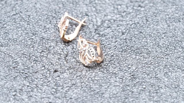 Серьги золотые (1,81 г, Золото, 585, вставка 0,04 г) код 225162 смотреть онлайн