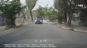 В Астрахани из-за сильного ветра упал строительный кран
