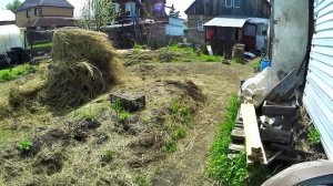 У нас настало лето .Теплица почти готова.
