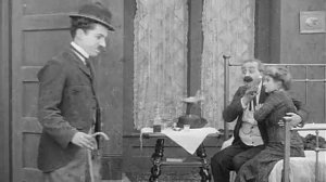 «Пойманный под дождём» (Caught in the Rain, 1914) — ПЕРВЫЙ фильм, который Чарли Чаплин снял САМ!🎬🎩