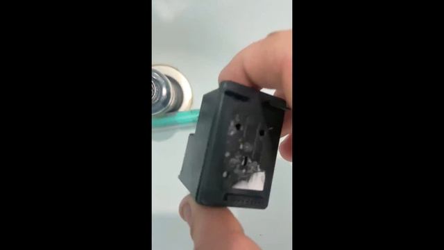 КАК ЗАПРАВИТЬ КАРТРИДЖ HP DeskJet 2320 И СБРОСИТЬ ПРИНТЕР ЗА 5 МИНУТ! (Рабочий способ) смотреть онлайн