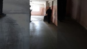 Тест подметальной машины у нас в здании гаража 2019 год