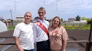 Пока мы работаем-дети растут: Последний звонок.