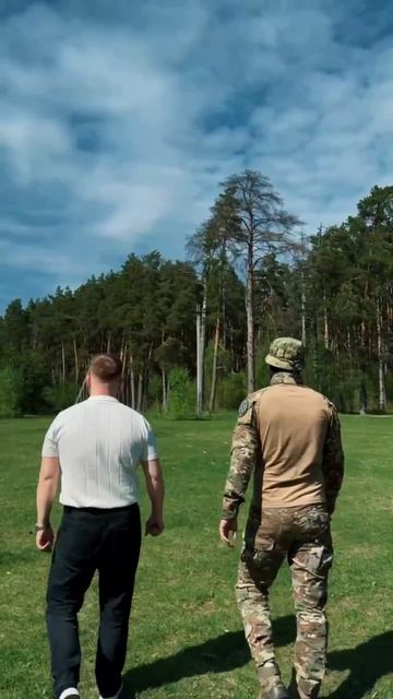 Приехали к братишке, черный гранит и имя…💔🕊️ смотреть онлайн