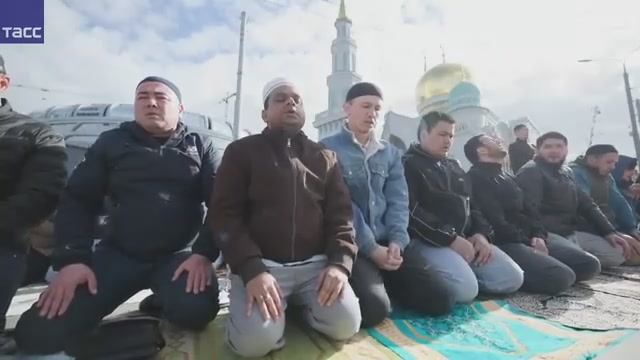 Мусульмане_отмечают_Курбан_Байрам_в_Москве смотреть онлайн