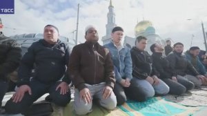 Мусульмане_отмечают_Курбан_Байрам_в_Москве