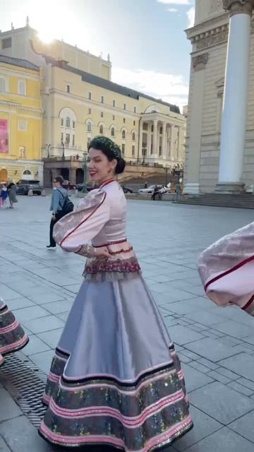Вот как наши девчата пляшут! Ну хороши ведь! смотреть онлайн