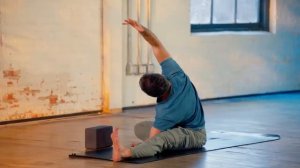 Yin Yoga for Hips & Spine | Travis Eliot