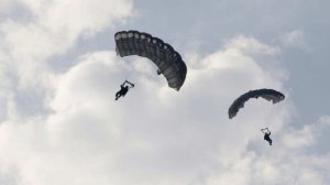 Парашютист погиб после столкновения в воздухе в США