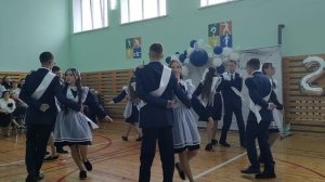 Кошман мәктәбенең 12 укучысы өчен соңгы кыңгырау чыңлады