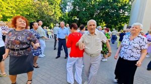 23.05.26г... «Под ОКНОМ ЧЕРЕМУХА Колышется»...