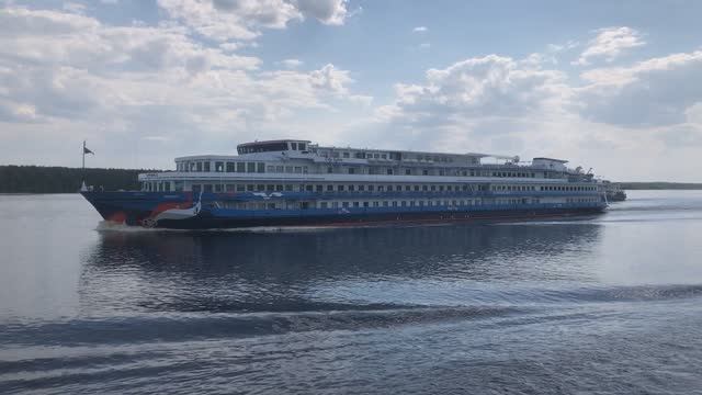 т/х ОГНИ БОЛЬШОГО ГОРОДА близ Углича