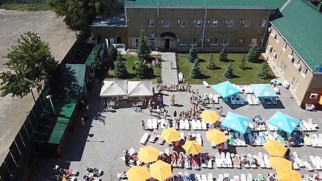 Летний Бассейн смотреть онлайн