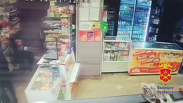 Прокопьевские полицейские по горячим следам задержали злоумышленника за ограбление торговой точки смотреть онлайн