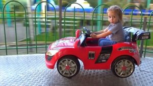 Видео про Макса на детской площадке в парке развлечений в Краснодаре - Max and toys
