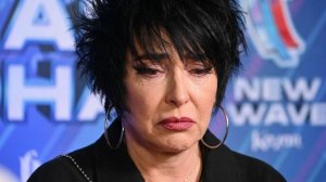 Слезы, стресс и одиночество: что происходит с 62-летней Лолитой