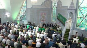 Мусульмане отмечают один из главных исламских праздников - Курбан-байрам.