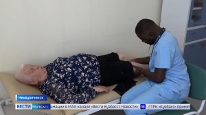 Новое место работы в Междуреченской больнице сегодня осваивает хирург из Нигерии