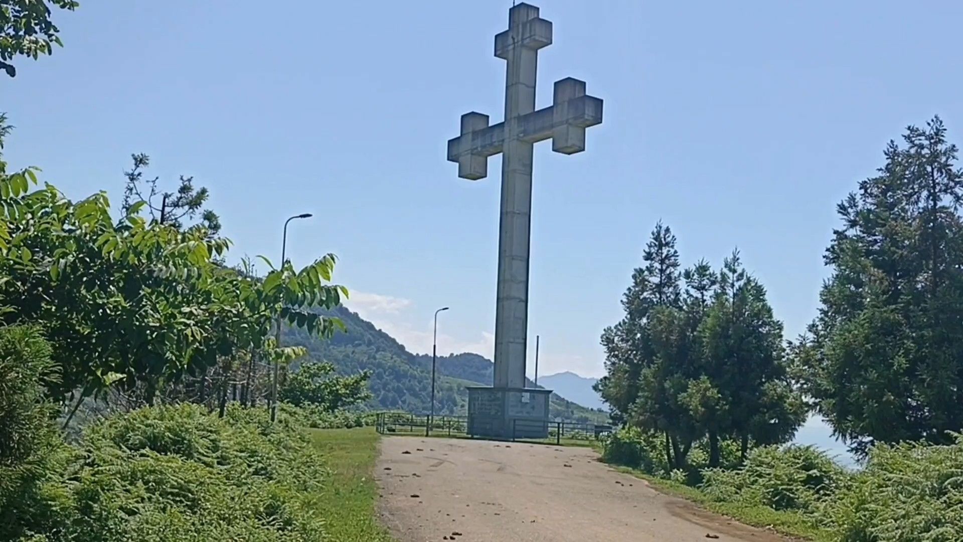 Крест Гонио и вид на окрестности (край Аджария, Грузия) 18.07.2025