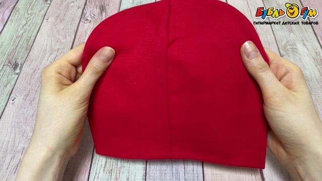 Шапочка Bilal Kids трикотажная однотонная с нашивкой красная - видео