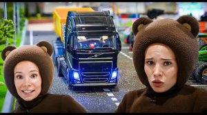 Маленькая Вера - Медведь играет в машинки на Стройплощадке
