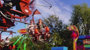 Семейный аттракцион Летающие велосипеды в парке «Сказка»