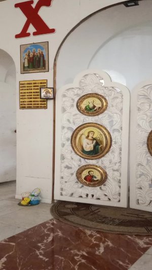 Божественная служба в храме Святой Троицы