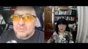 Один под флагом Украины, другой под флагом Монголии, а украинец в США.