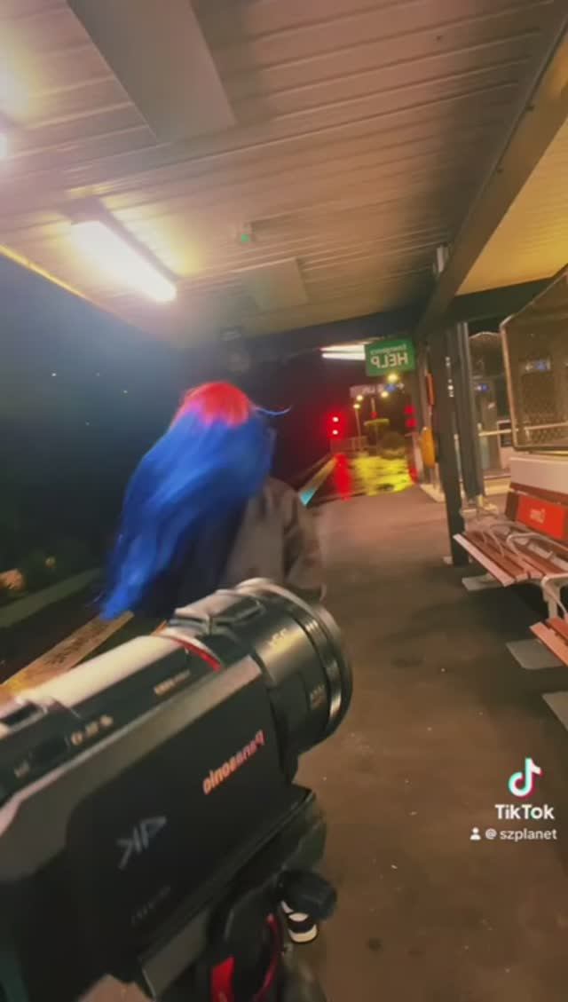 Снимаем клип на станции 🚉. Ветер перемен… Поет Андрей Воляницкий