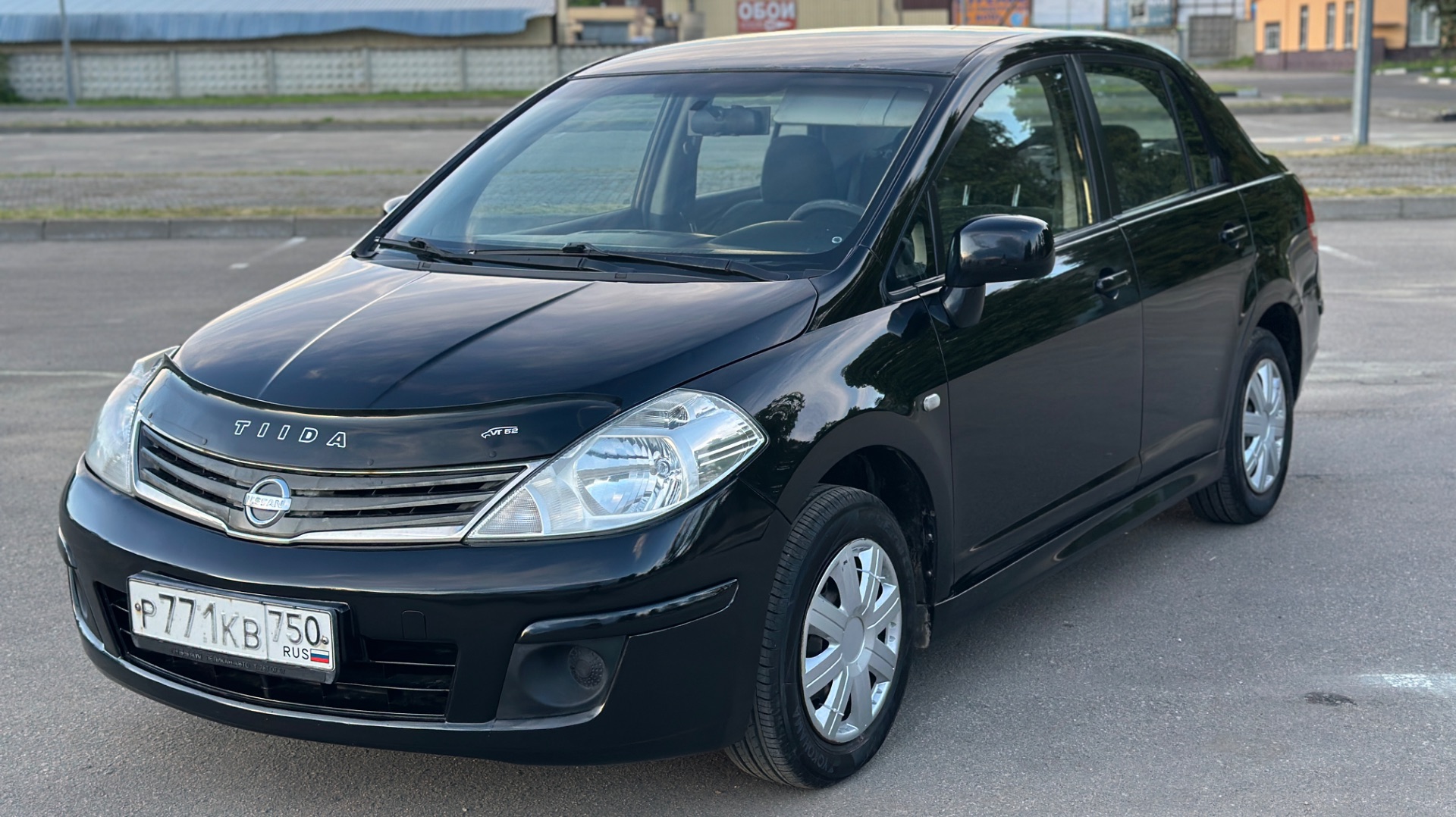 Nissan Tiida смотреть онлайн