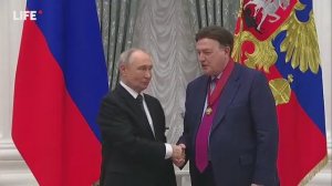 _Путин_вручает_в_Кремле_госнаграды