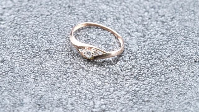 Кольцо золотое (1,26 г, Золото, 585, вставка 0,16 г) код 225637