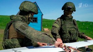 На полигонах инструкторы передают боевой опыт будущим операторам БПЛА.