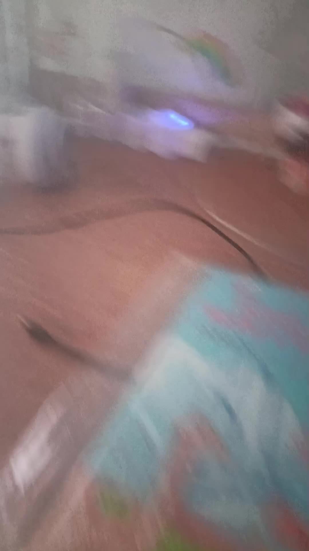 р
