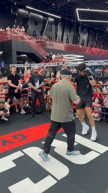 открытая тренировка вечера бокса «Бивол Vs Айферт».