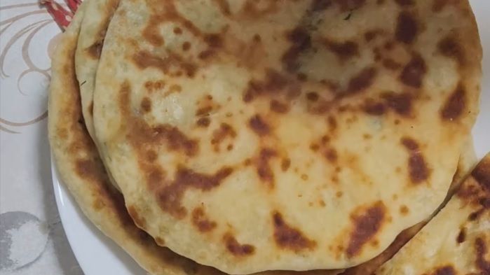 «ХРУСТЯЩИЕ ЛЕПЁШКИ С СЫРОМ И ЗЕЛЕНЬЮ ЗА 15 МИНУТ! Секрет карельской кухни… Пальчики оближешь!»