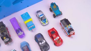 Томика ☆ Трамплин Tomica System! Мини-Тачки прыгают с высоты прямо в воду!