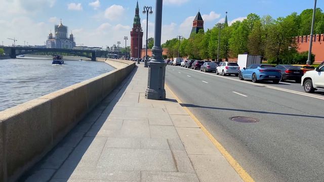 Москва внезапно стала невероятно красивой ☀️ Прогулка вдоль реки