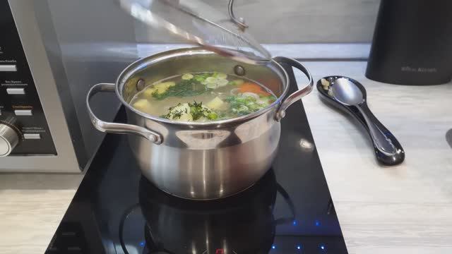Светлый бульон в УХЕ !!!  Уха из Щуки!