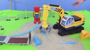 Экскаваторы копают песок 🚜 Игры в песочнице с рабочими машинками!